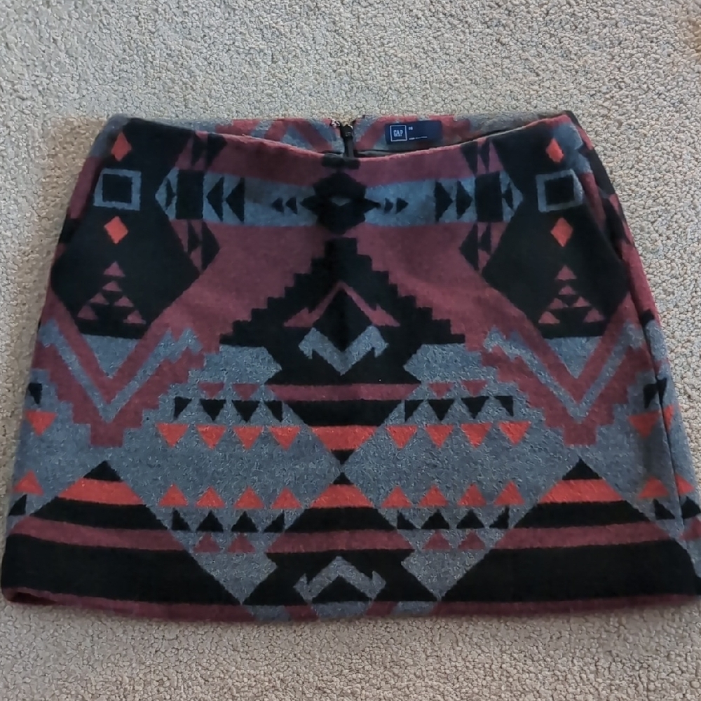 GAP Mini Skirt - Black, Gray, and Burgundy Geometric